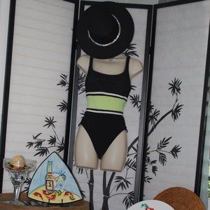 🌟 Dive into summer with confidence in this Trim Shaper One-Piece Bathing Suit!